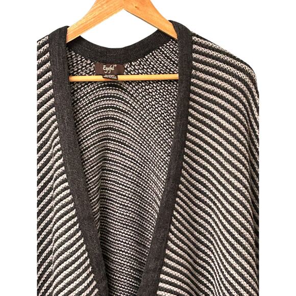 EYEFUL Beige Gray Print Shawl Wrap Scarf Fringe NYC Boutique Boho Chic - Picture 9 of 9